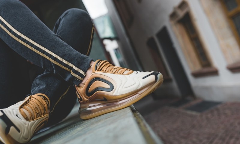 Nike air max 720 wheat black  and outlet  gold